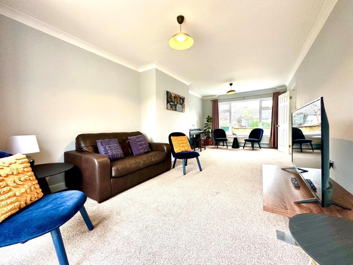 Spacious 3 Double Bedroomed House In Bicester Exterior photo