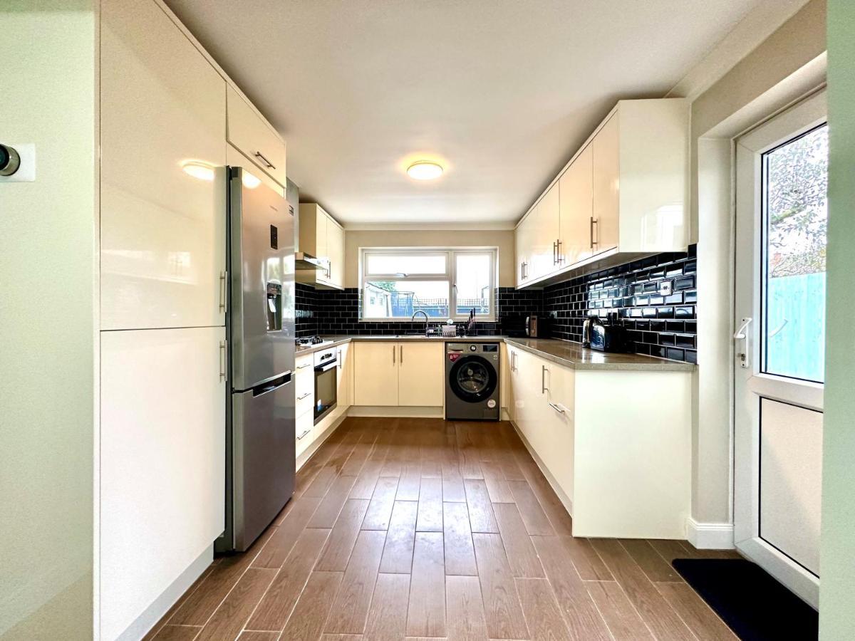 Spacious 3 Double Bedroomed House In Bicester Exterior photo