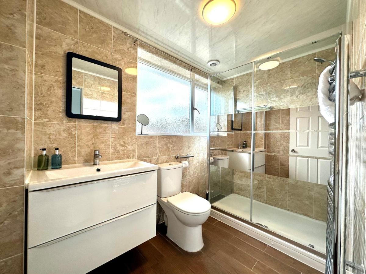 Spacious 3 Double Bedroomed House In Bicester Exterior photo