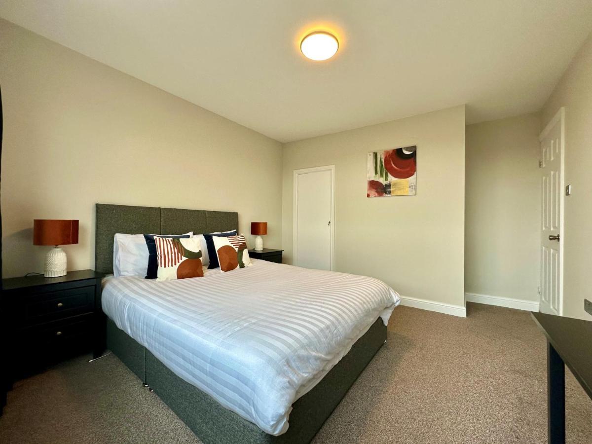 Spacious 3 Double Bedroomed House In Bicester Exterior photo